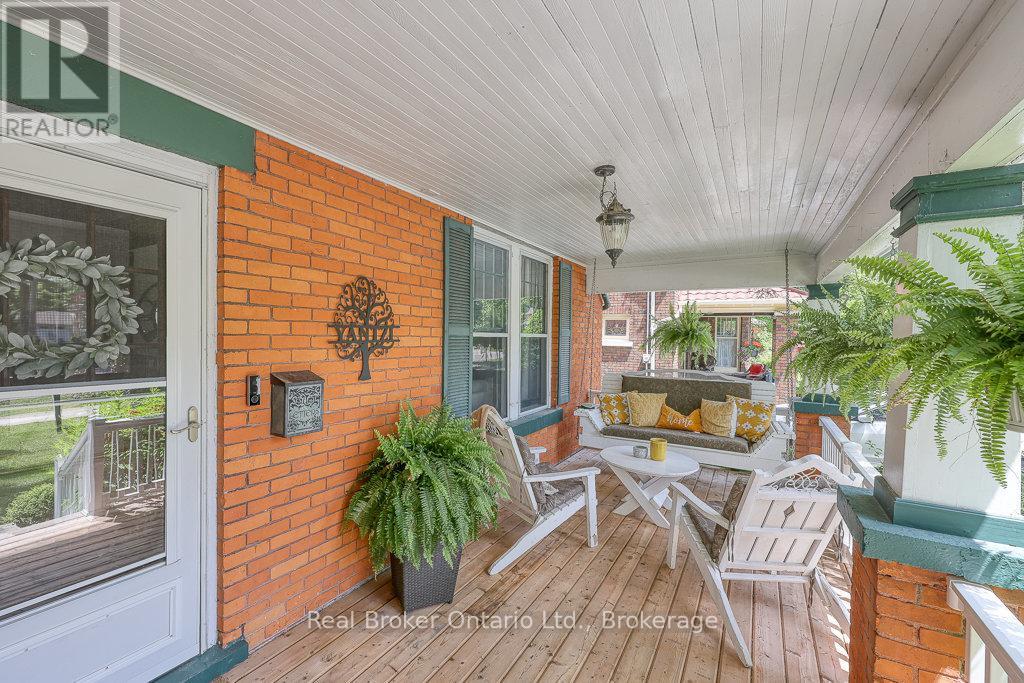 285 Ingersoll Avenue, Woodstock, Ontario  N4S 4W8 - Photo 4 - X12842714