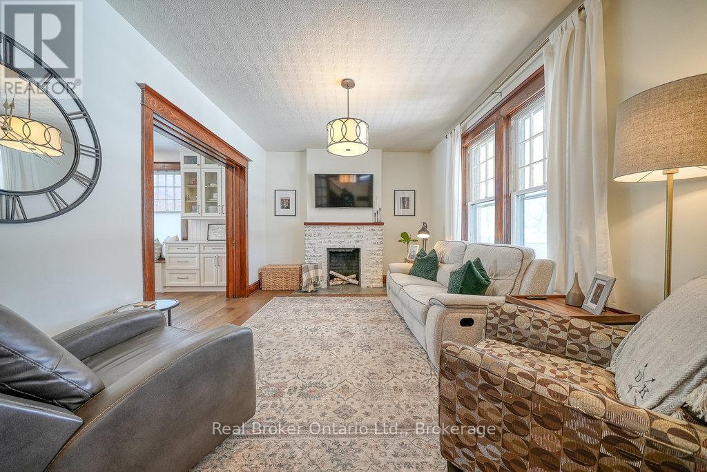 285 Ingersoll Avenue, Woodstock, Ontario  N4S 4W8 - Photo 8 - X12842714