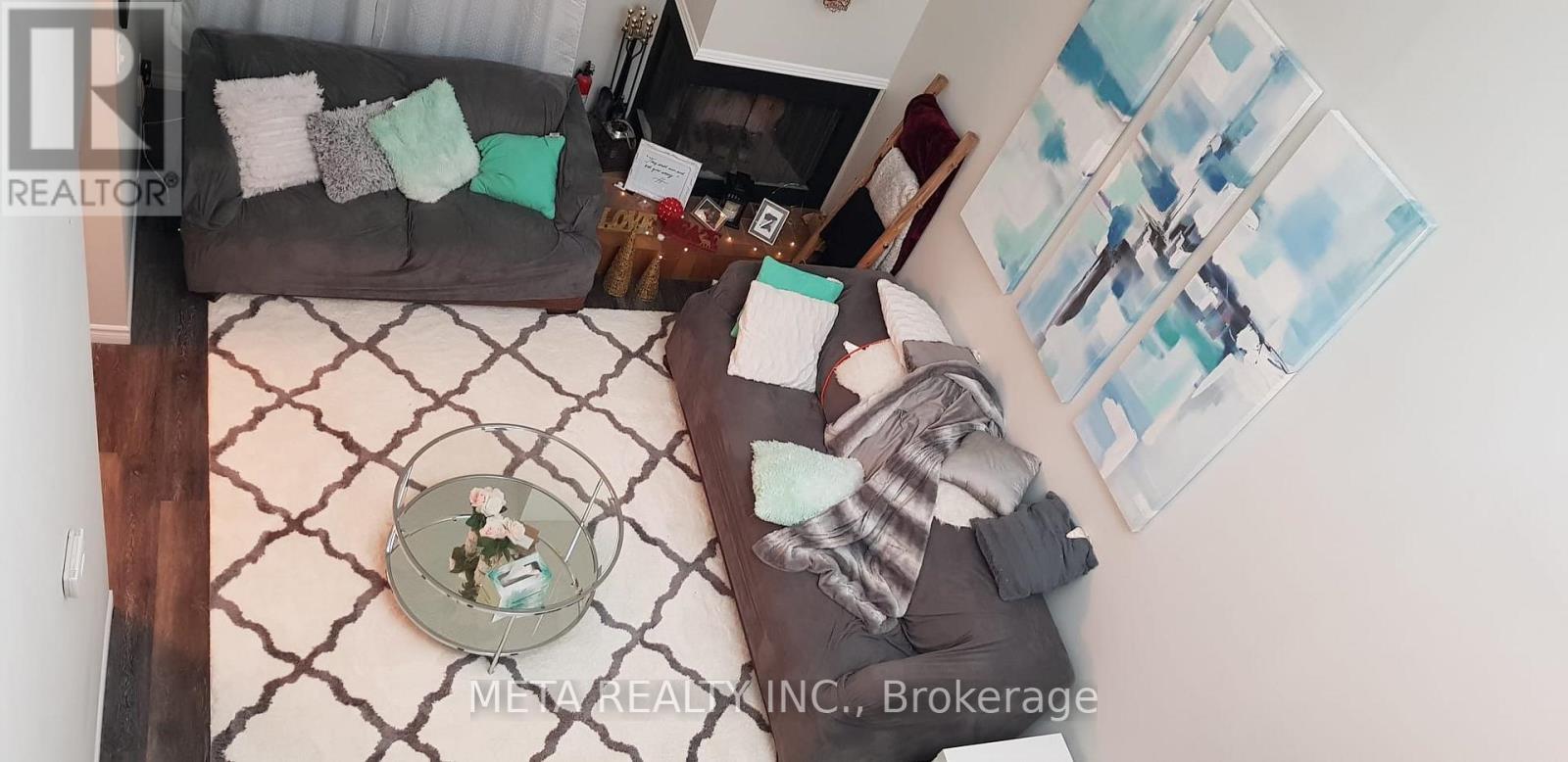 MAIN - 8 ROSCOE ROAD, Toronto, Ontario