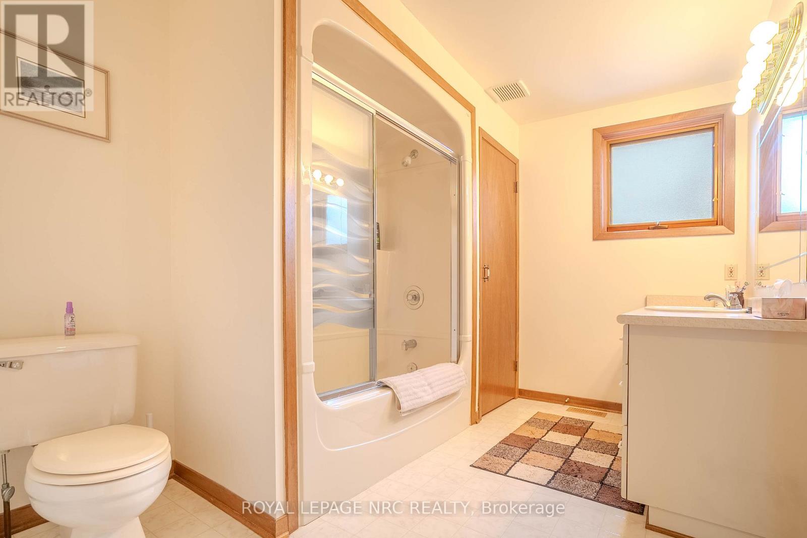 45 Ridgeway Road, Fort Erie, Ontario  L0S 1B0 - Photo 12 - X12841346