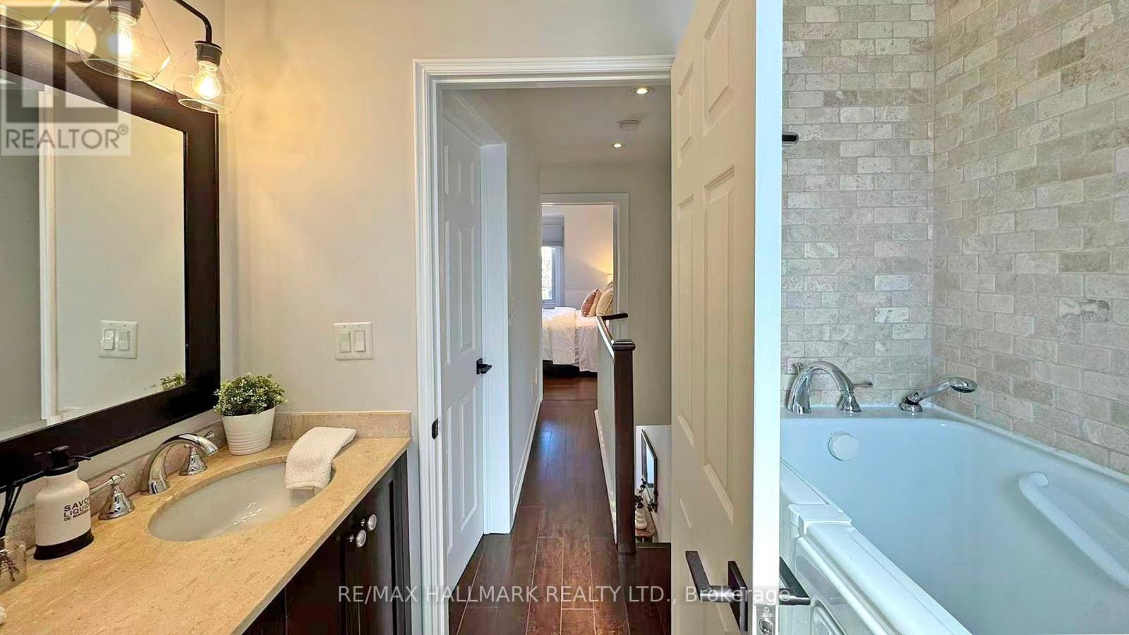 15a Myrtle Avenue, Toronto, Ontario  M4M 2A3 - Photo 22 - E12839324