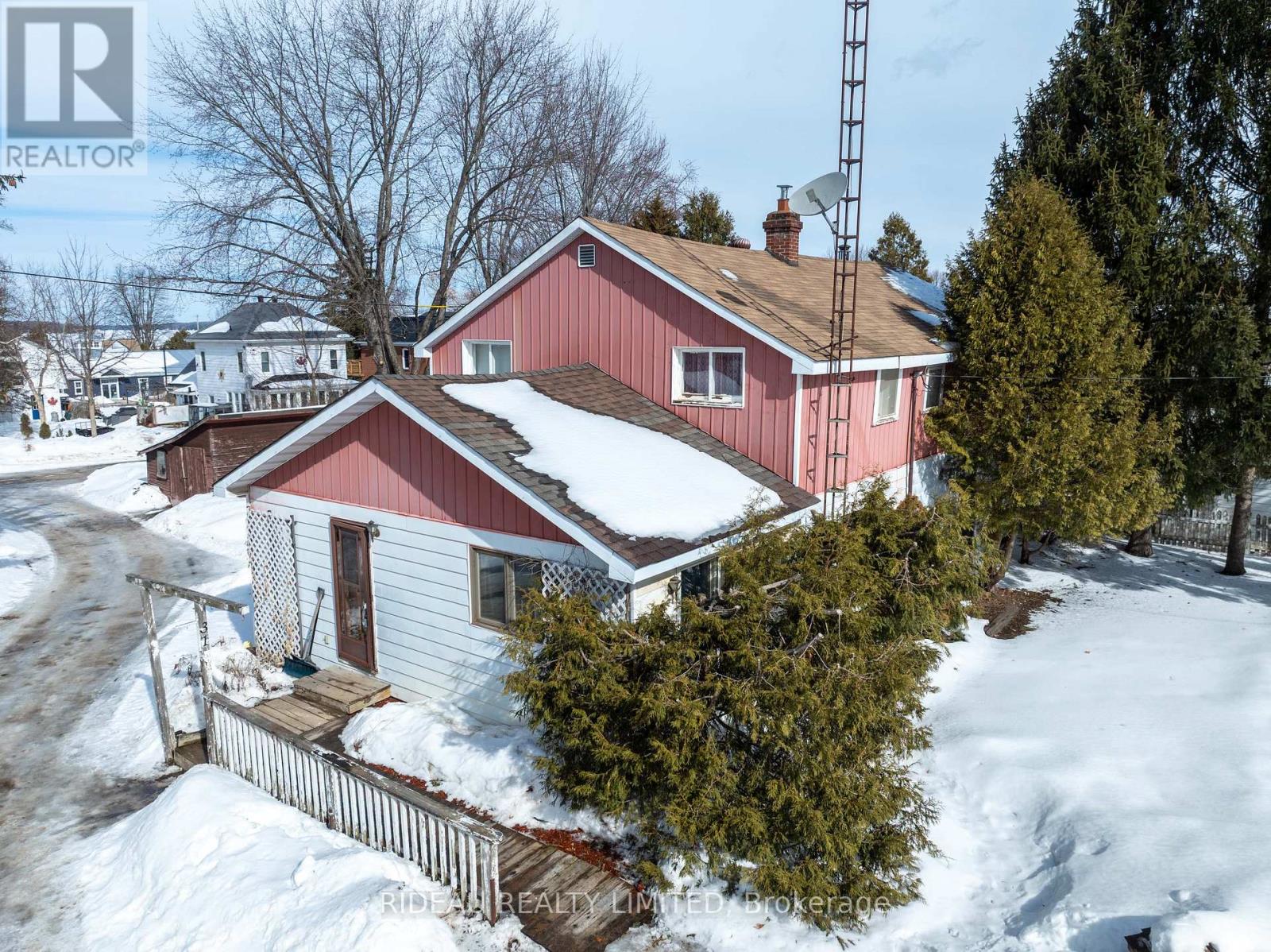 31 Colborne Street, Rideau Lakes, Ontario  K0G 1V0 - Photo 1 - X12842744