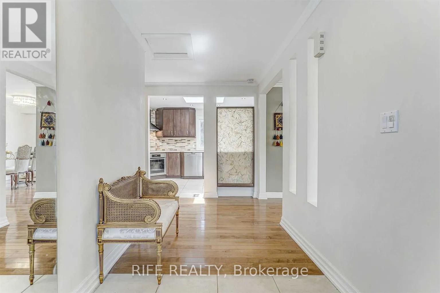 9 Northwood Drive, Toronto, Ontario  M2M 2J7 - Photo 7 - C12842740