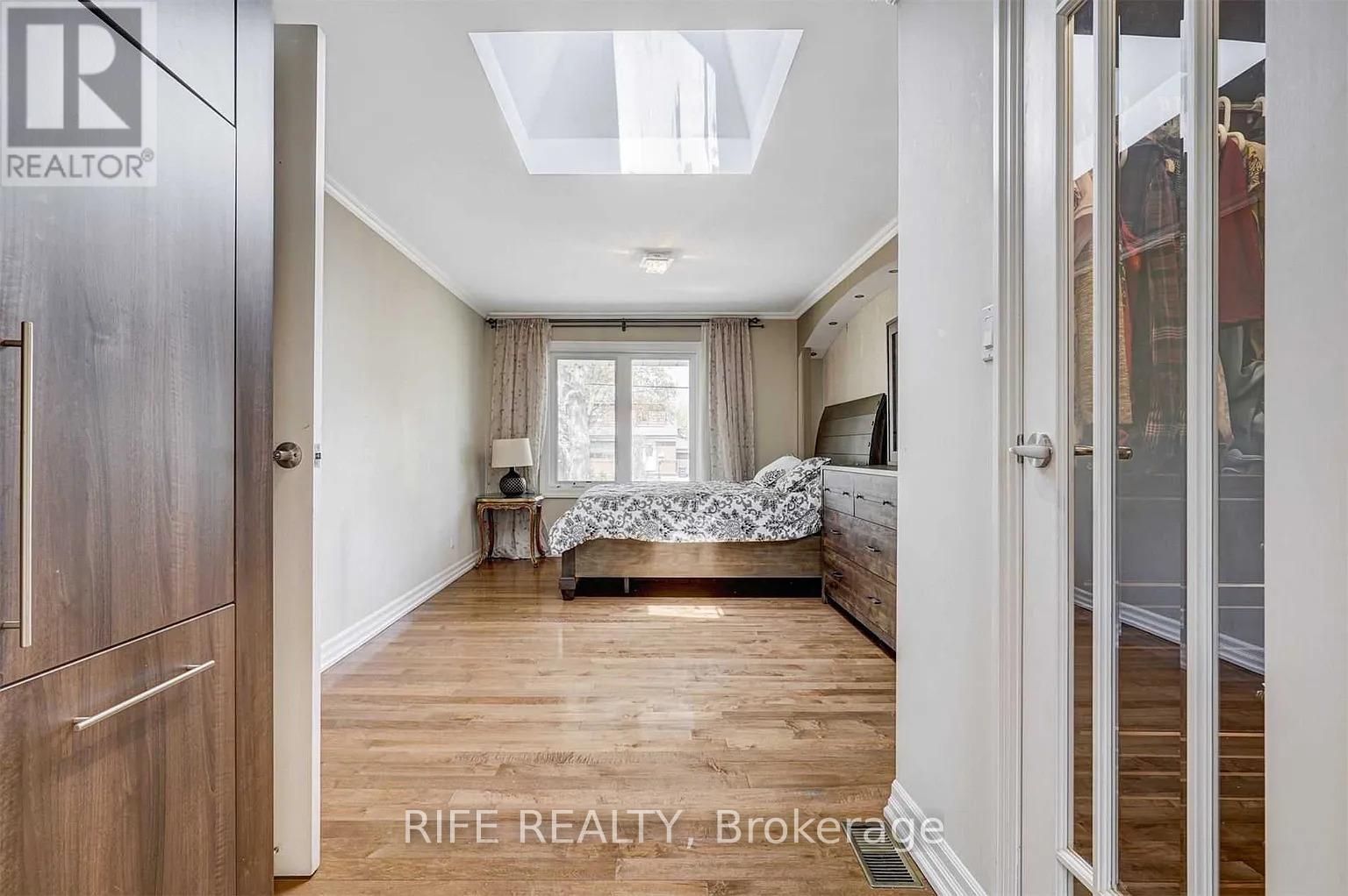 9 Northwood Drive, Toronto, Ontario  M2M 2J7 - Photo 9 - C12842740