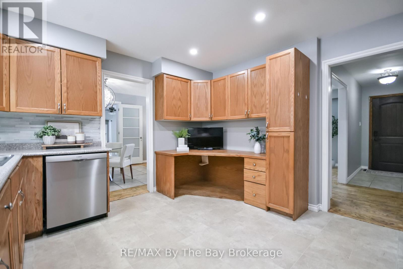 111 Balm Beach Road E, Tiny, Ontario  L0L 2J0 - Photo 12 - S12814178