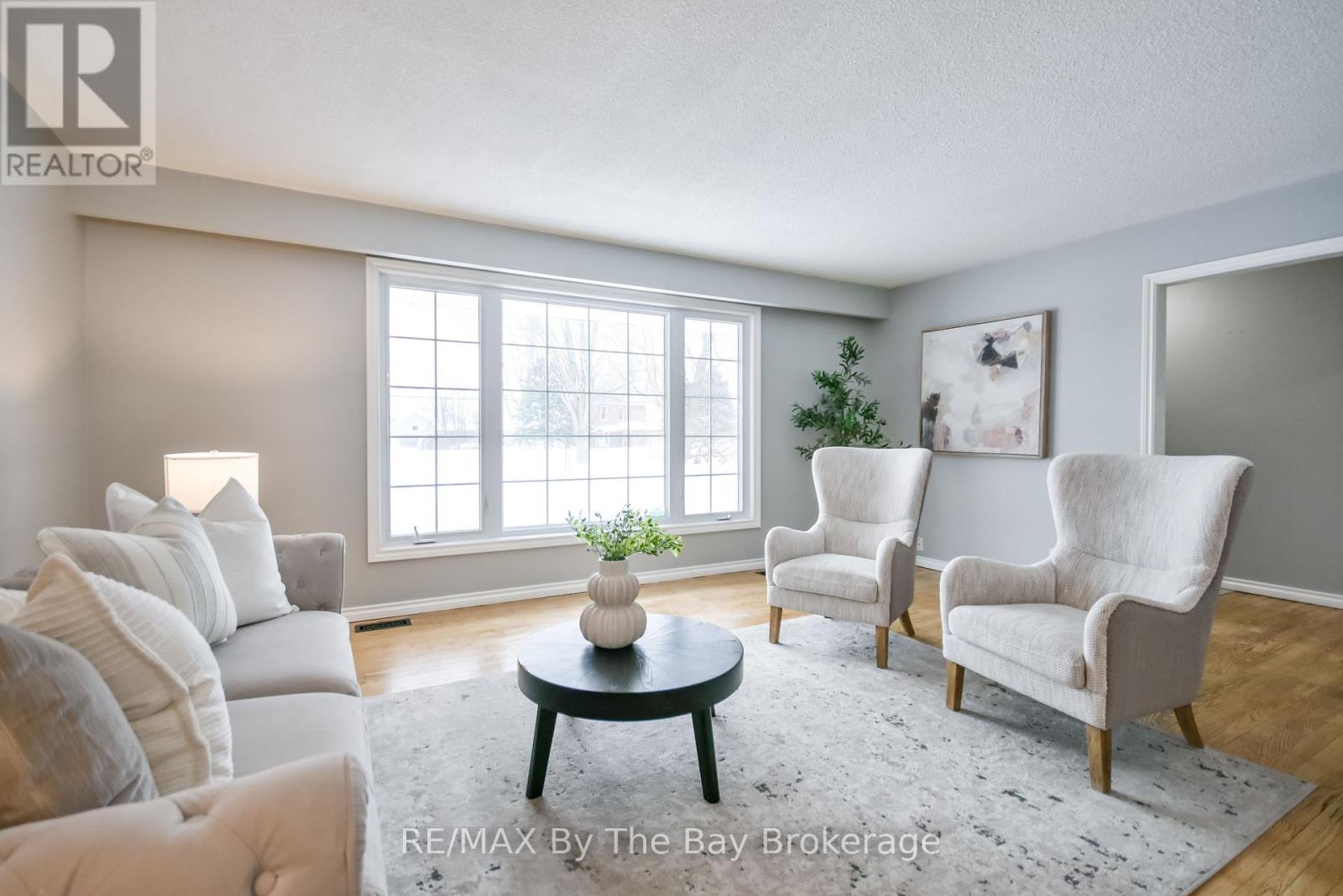 111 Balm Beach Road E, Tiny, Ontario  L0L 2J0 - Photo 7 - S12814178