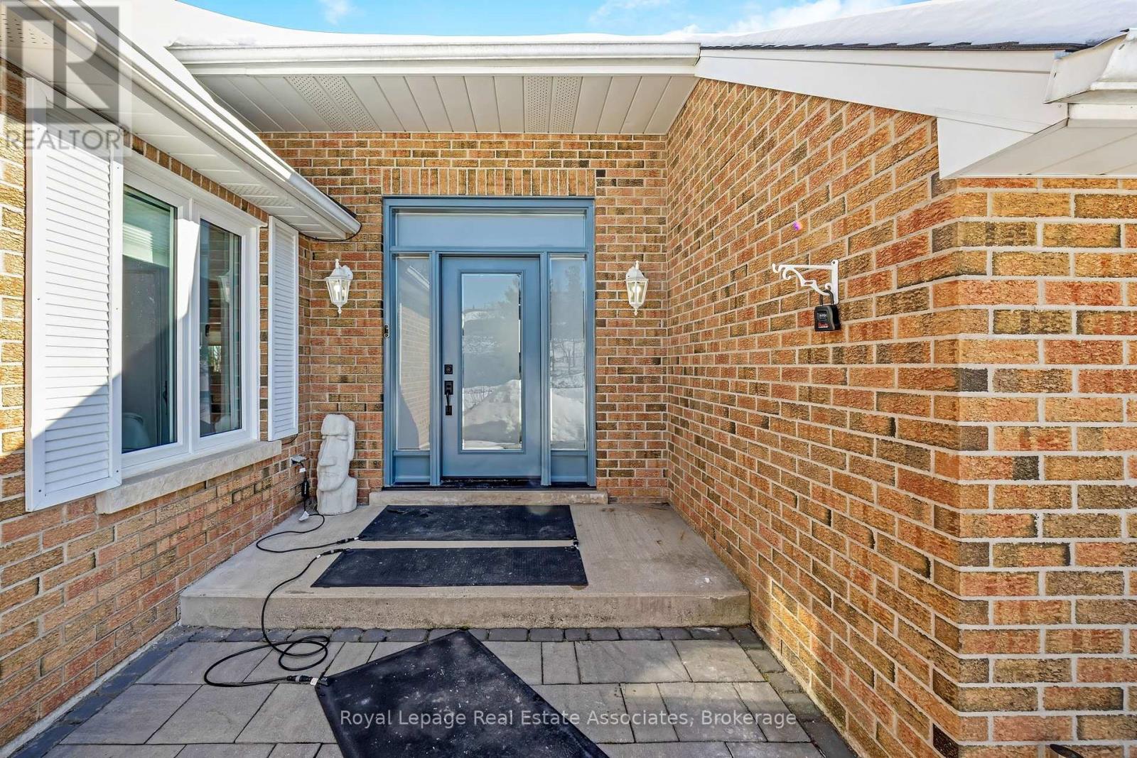 10 Kildare Drive, Erin, Ontario  N0B 1T0 - Photo 2 - X12842706