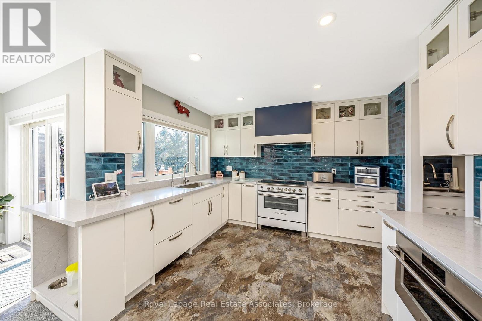 10 Kildare Drive, Erin, Ontario  N0B 1T0 - Photo 7 - X12842706