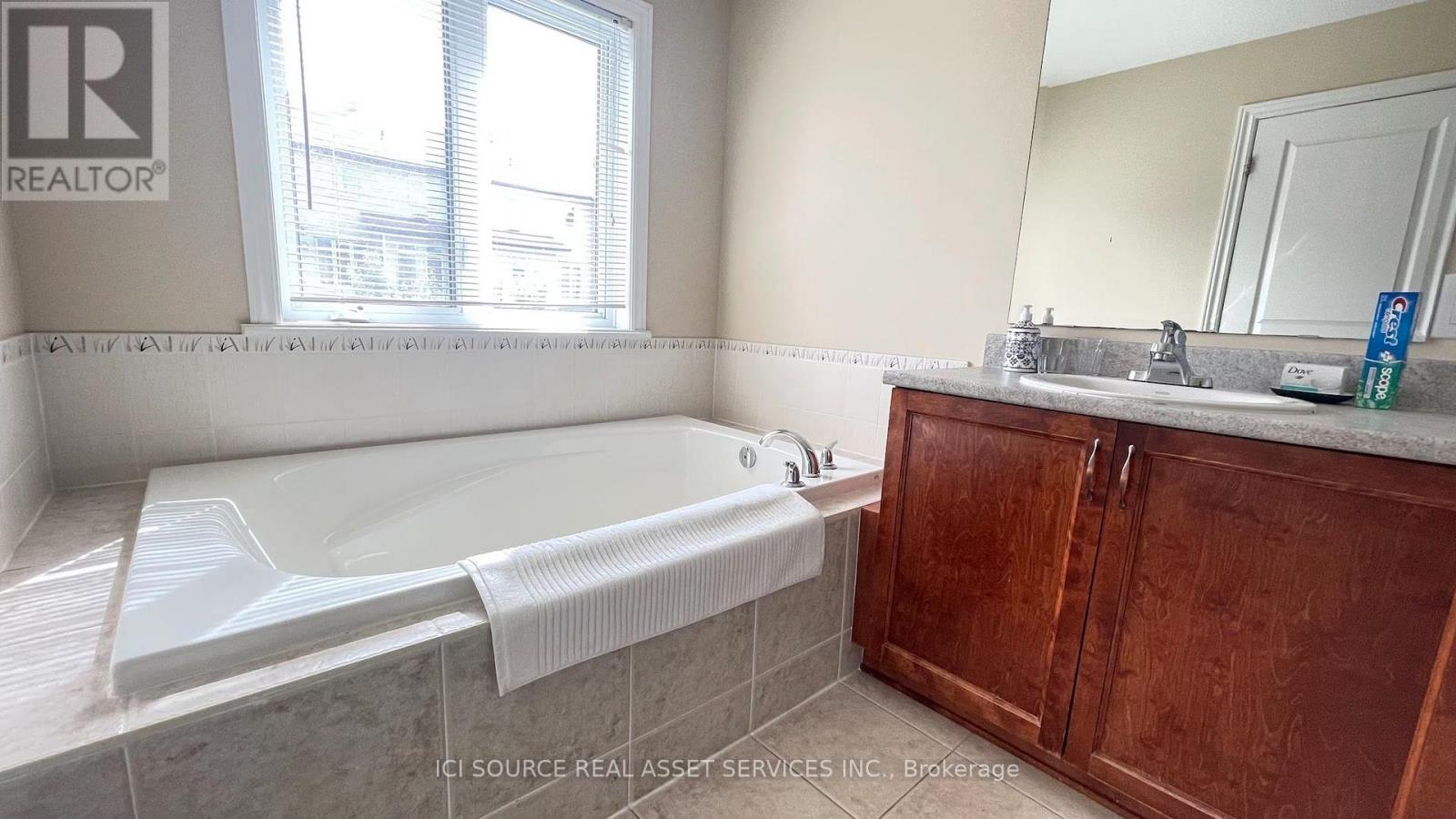 27 Torbec Avenue, Ottawa, Ontario  K2T 0B6 - Photo 12 - X12842722