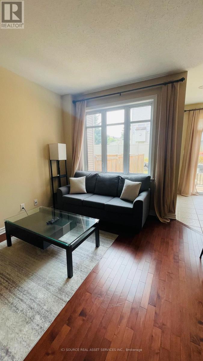 27 Torbec Avenue, Ottawa, Ontario  K2T 0B6 - Photo 3 - X12842722