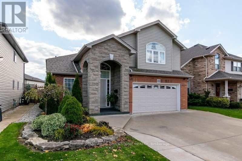 412 Autumn Crescent, Welland, Ontario  L3C 7J9 - Photo 2 - X12842738