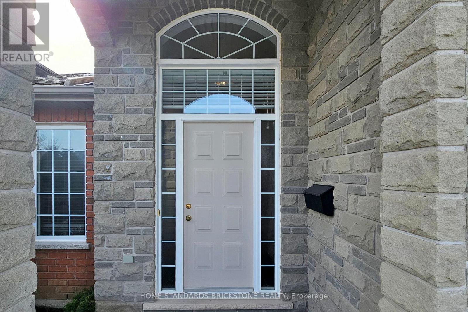 412 Autumn Crescent, Welland, Ontario  L3C 7J9 - Photo 4 - X12842738