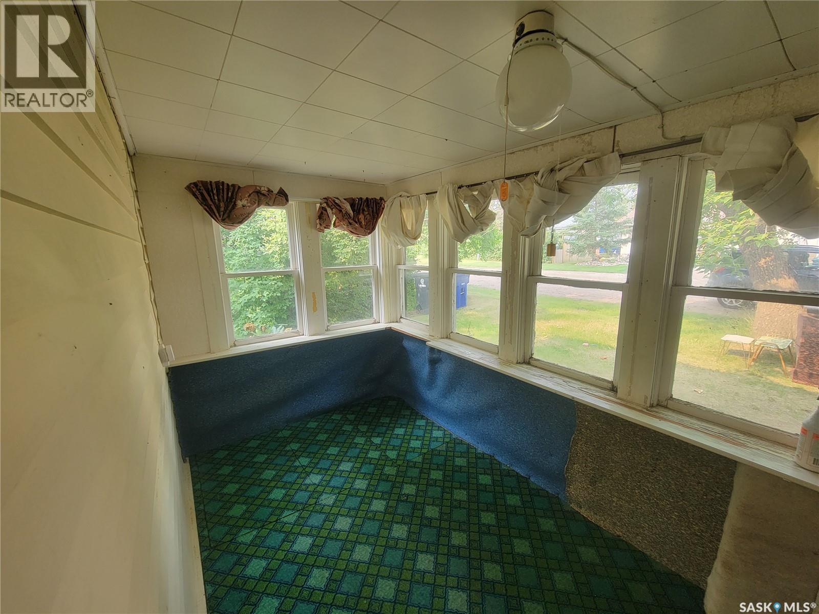 202 Irvine Street, Cut Knife, Saskatchewan  S0M 0N0 - Photo 4 - SK029510