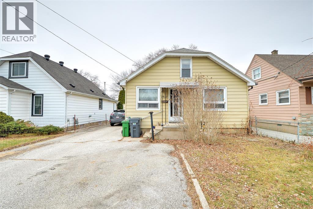 MLS# 26004500: 1927 Balfour BOULEVARD, Windsor, Canada