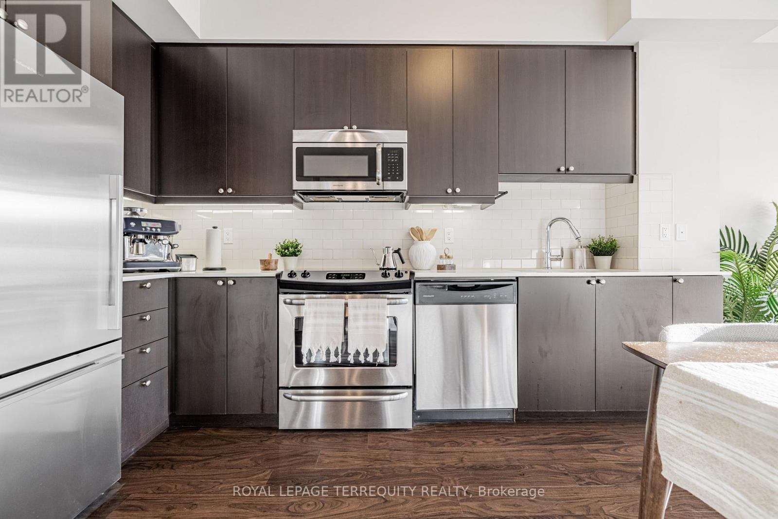 401 - 35 Fontenay Court, Toronto, Ontario  M9A 0E2 - Photo 5 - W12801472