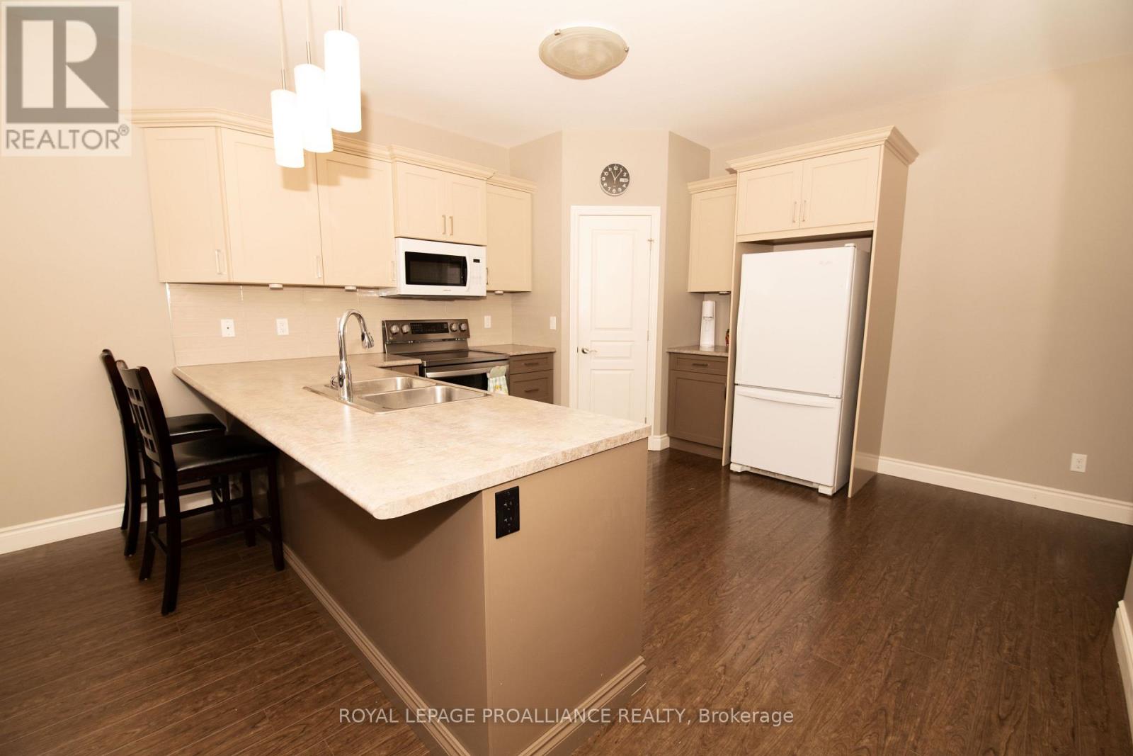 22 Walnut Crescent, Belleville, Ontario  K8N 0E4 - Photo 5 - X12842838