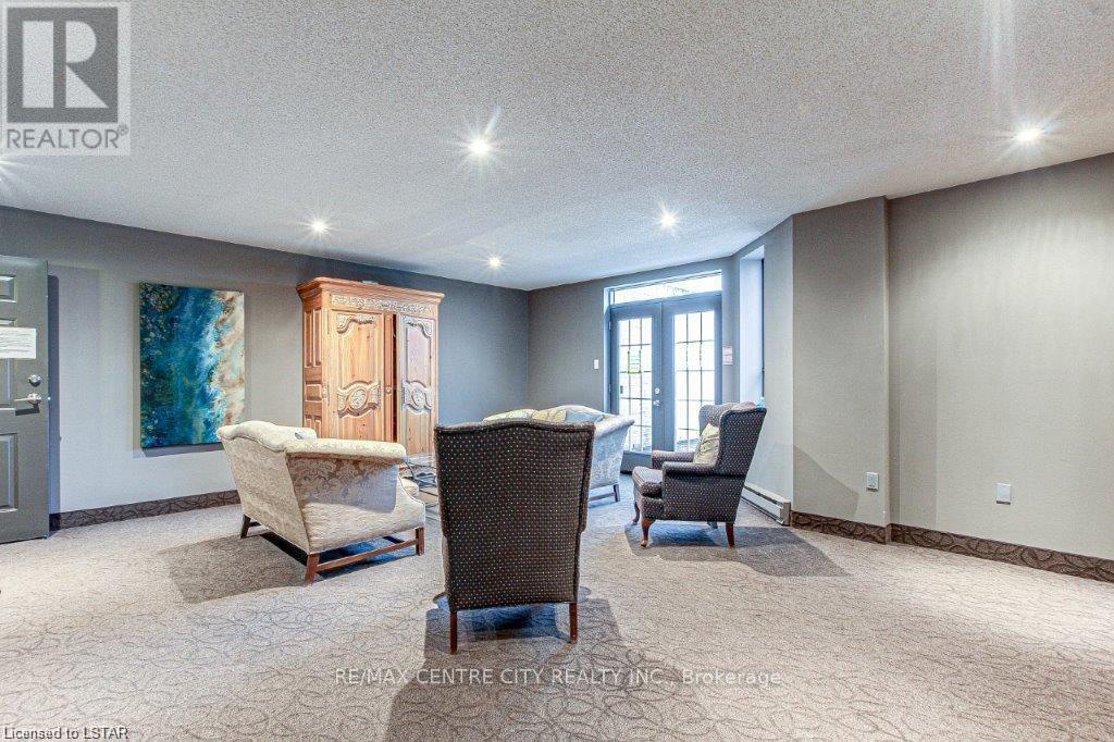 203 - 549 Ridout Street N, London East, Ontario  N6A 5N5 - Photo 34 - X12842792