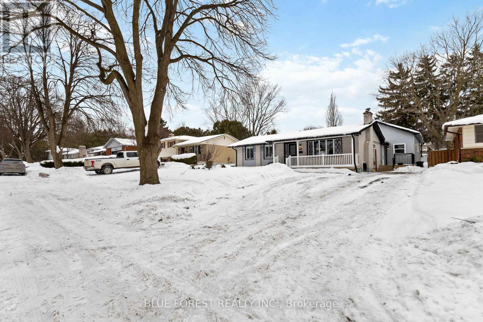 43 Southwood Crescent, London South, Ontario  N6J 1S8 - Photo 2 - X12842800