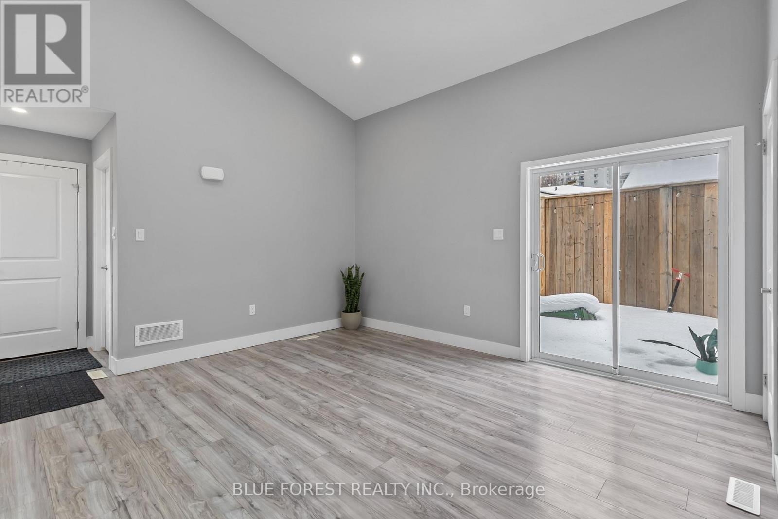 43 Southwood Crescent, London South, Ontario  N6J 1S8 - Photo 35 - X12842800