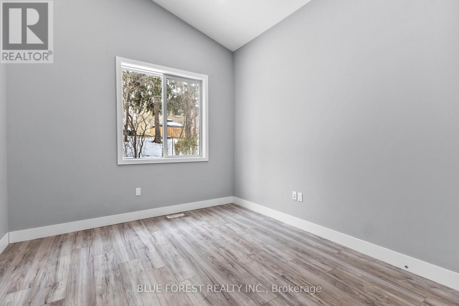 43 Southwood Crescent, London South, Ontario  N6J 1S8 - Photo 42 - X12842800