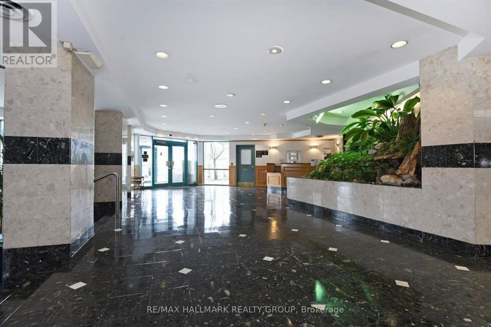 902 - 1025 Grenon Avenue, Ottawa, Ontario  K2B 8S5 - Photo 2 - X12842834