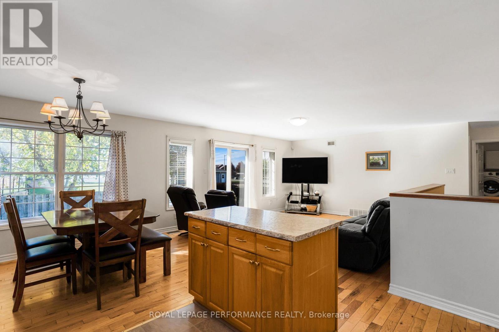 40 Lori Lane, North Dundas, Ontario  K0C 2H0 - Photo 12 - X12842836