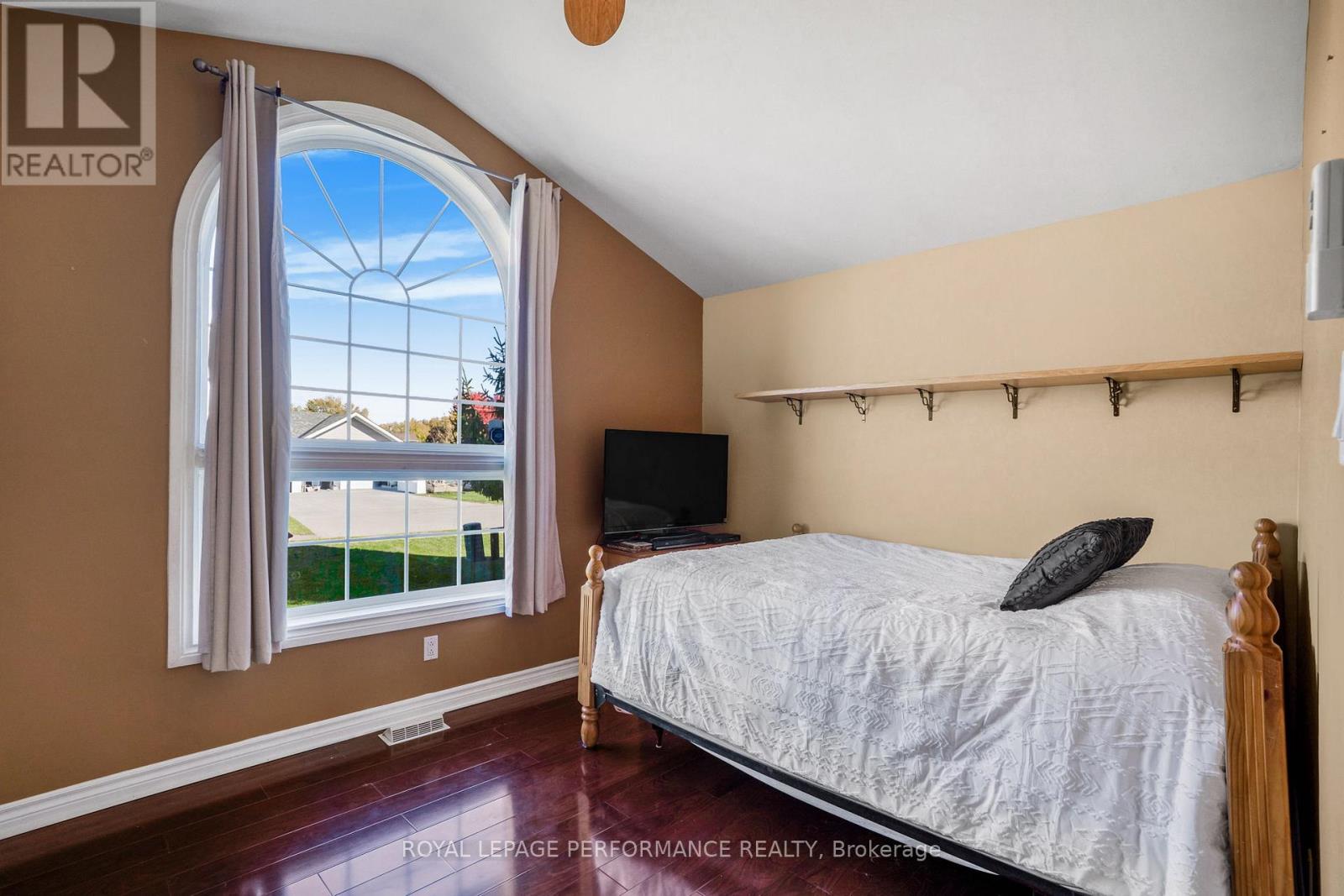 40 Lori Lane, North Dundas, Ontario  K0C 2H0 - Photo 16 - X12842836