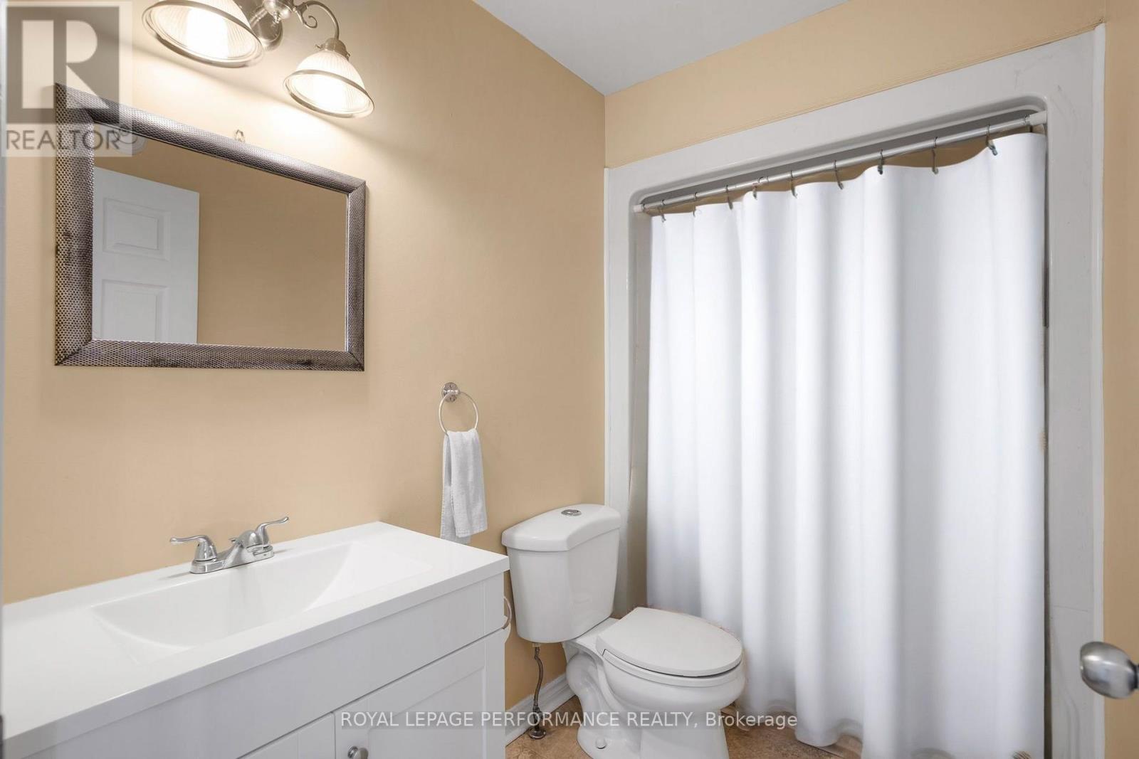 40 Lori Lane, North Dundas, Ontario  K0C 2H0 - Photo 4 - X12842836