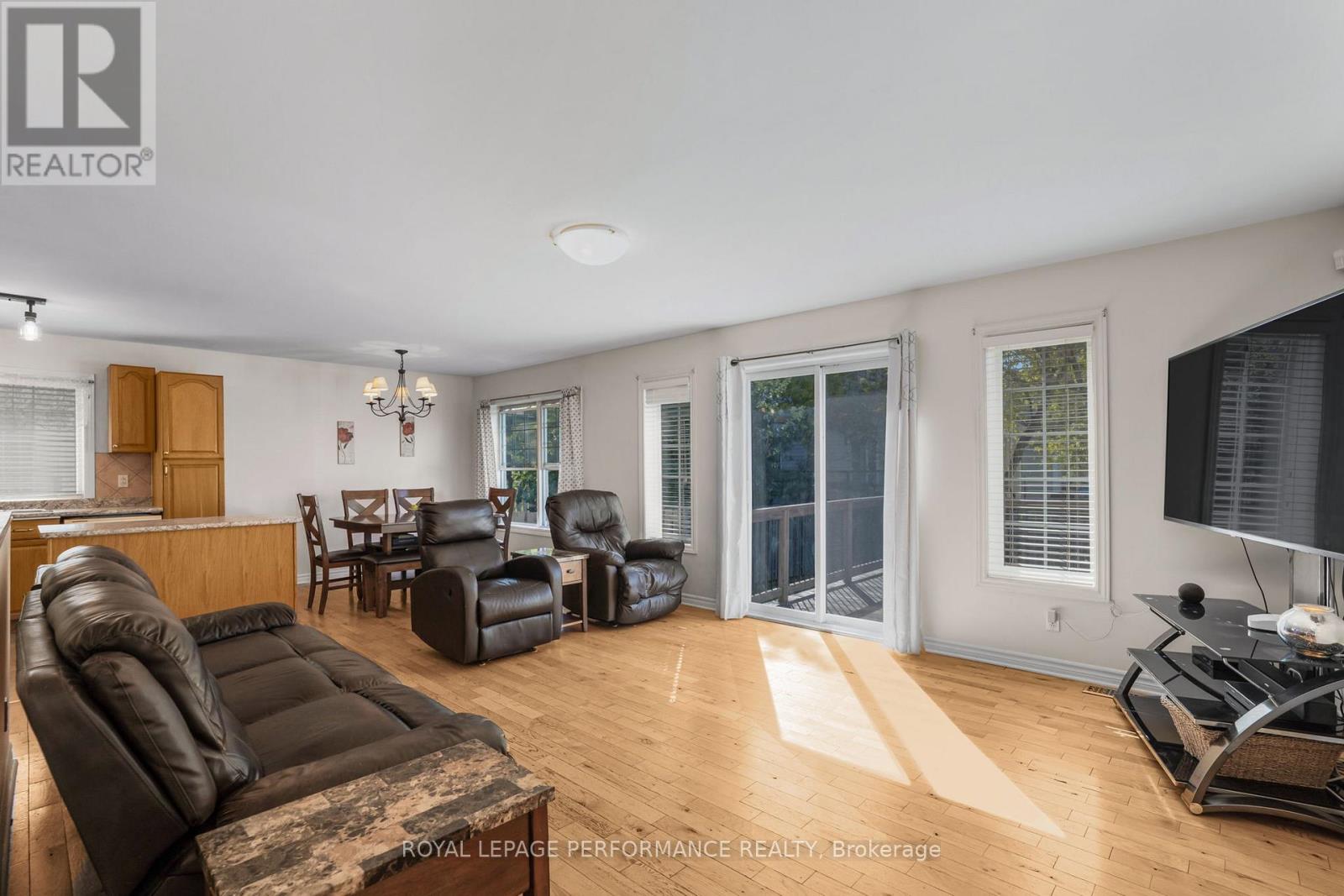 40 Lori Lane, North Dundas, Ontario  K0C 2H0 - Photo 5 - X12842836