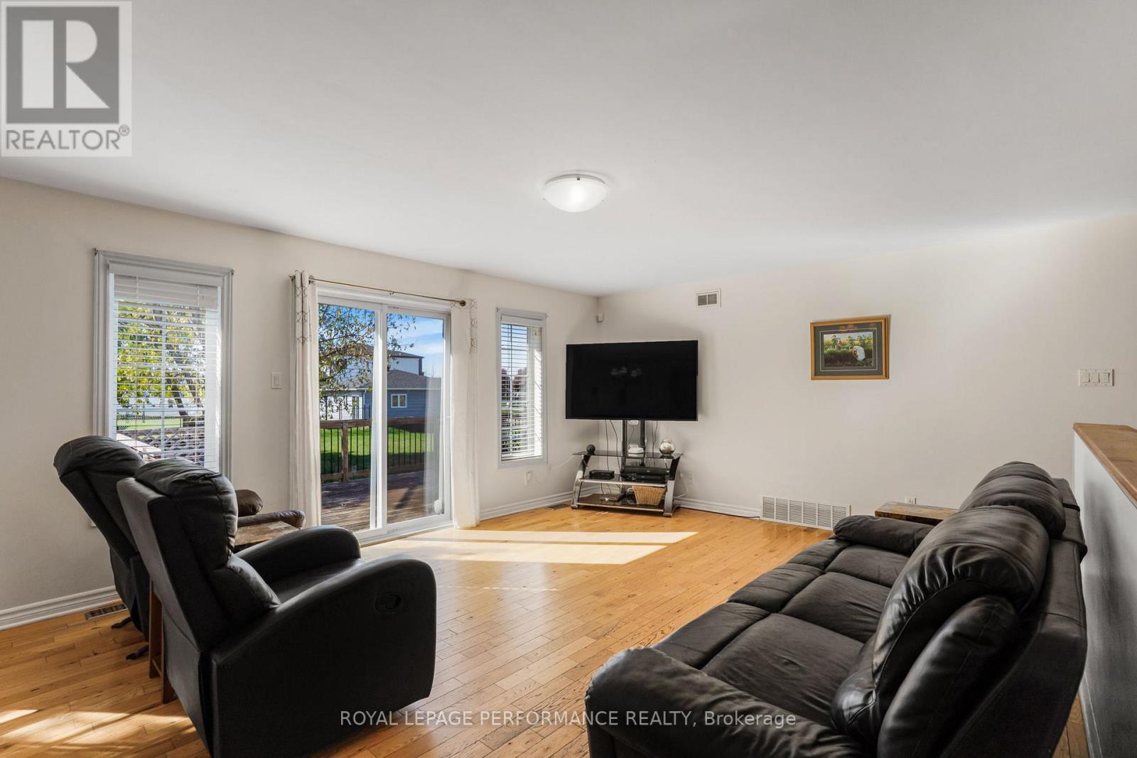 40 Lori Lane, North Dundas, Ontario  K0C 2H0 - Photo 7 - X12842836