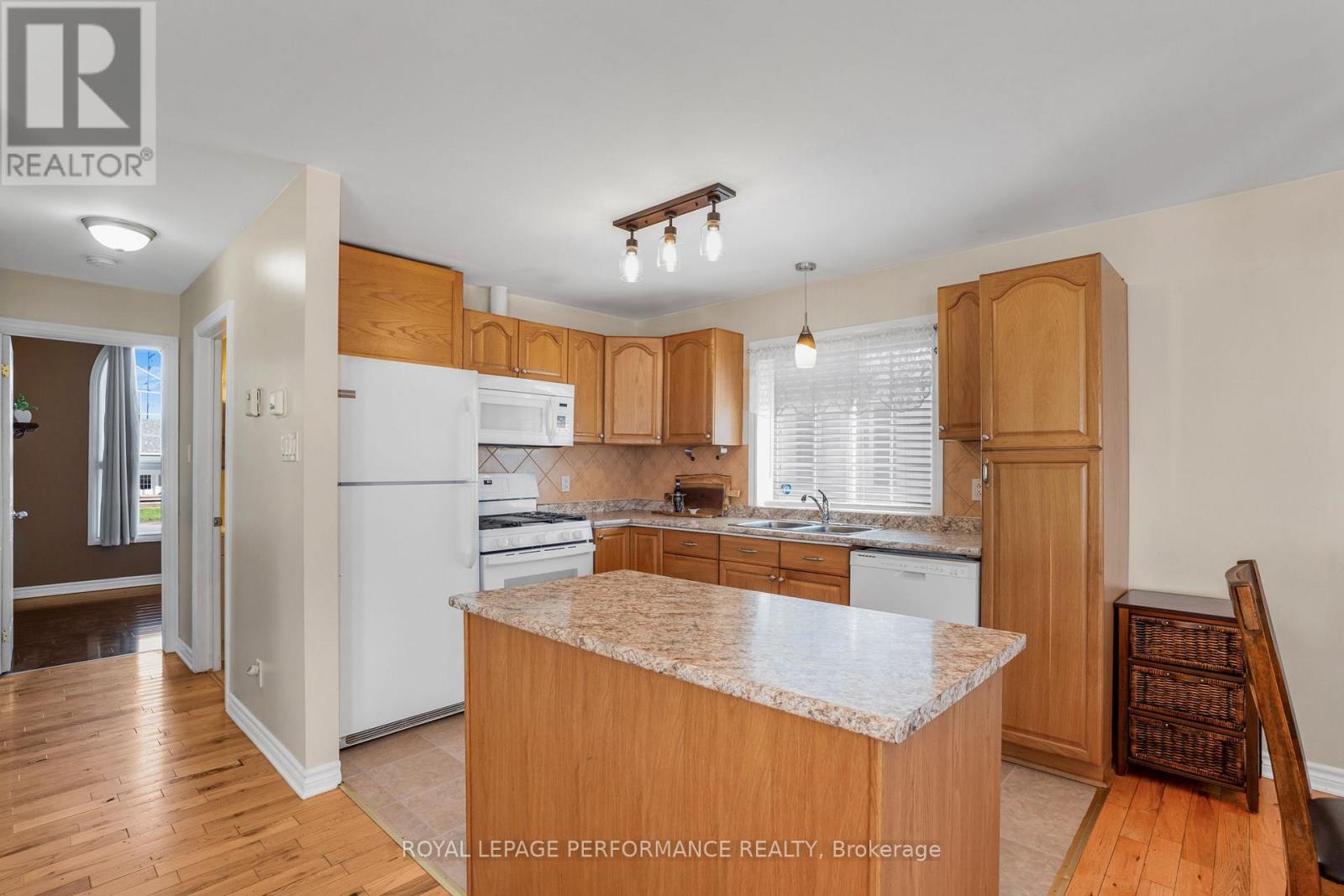 40 Lori Lane, North Dundas, Ontario  K0C 2H0 - Photo 9 - X12842836