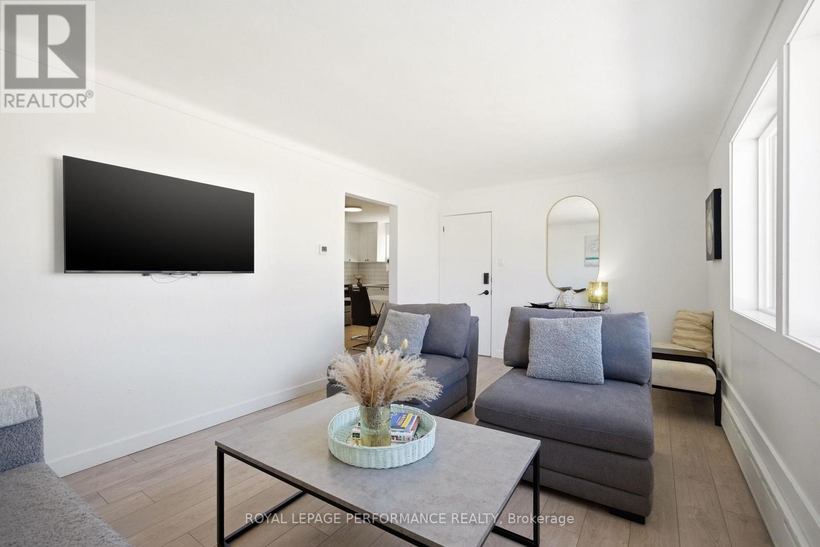 176 Dagmar Avenue, Ottawa, Ontario  K1L 5T2 - Photo 9 - X12842848