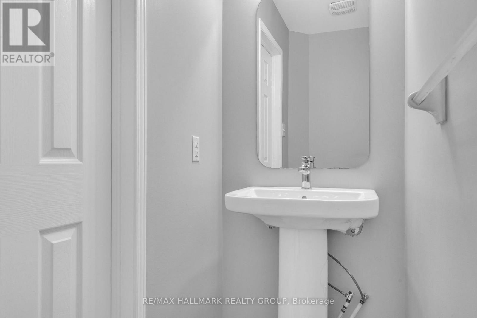 337 Brigitta Street, Ottawa, Ontario  K2S 0H9 - Photo 5 - X12842850