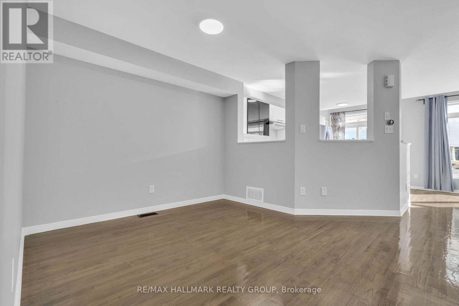 337 Brigitta Street, Ottawa, Ontario  K2S 0H9 - Photo 7 - X12842850