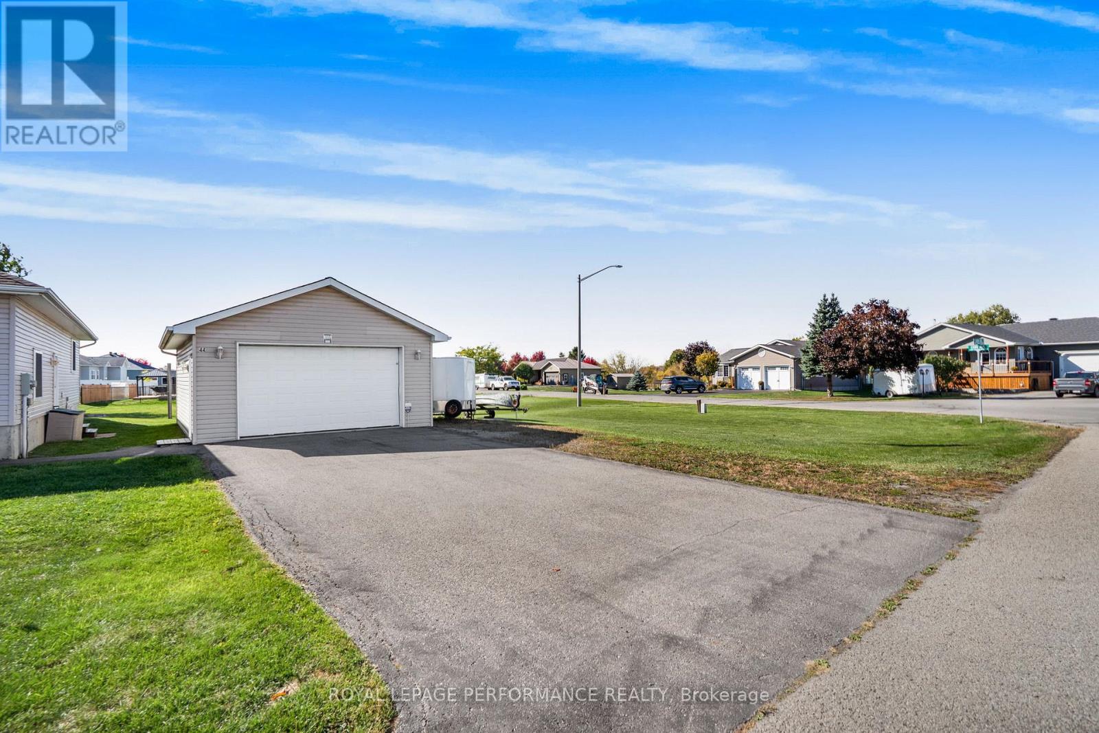 44 Lori Lane N, North Dundas, Ontario  K0C 2H0 - Photo 4 - X12842882