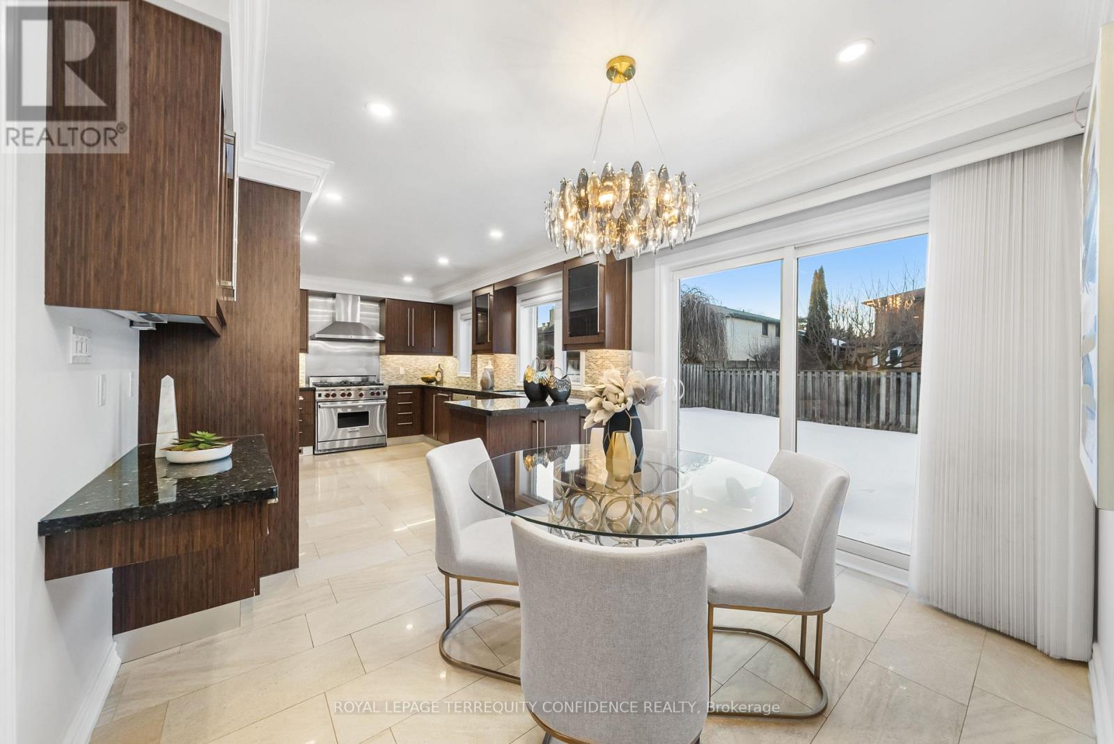 84 Bestview Drive, Toronto, Ontario  M2M 2X9 - Photo 5 - C12842864