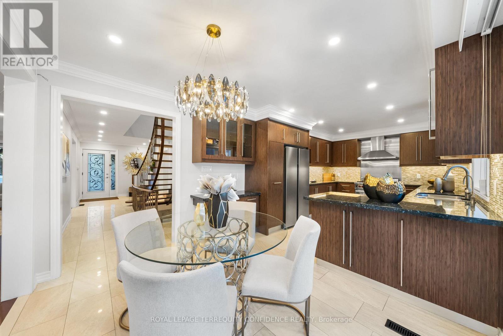 84 Bestview Drive, Toronto, Ontario  M2M 2X9 - Photo 7 - C12842864