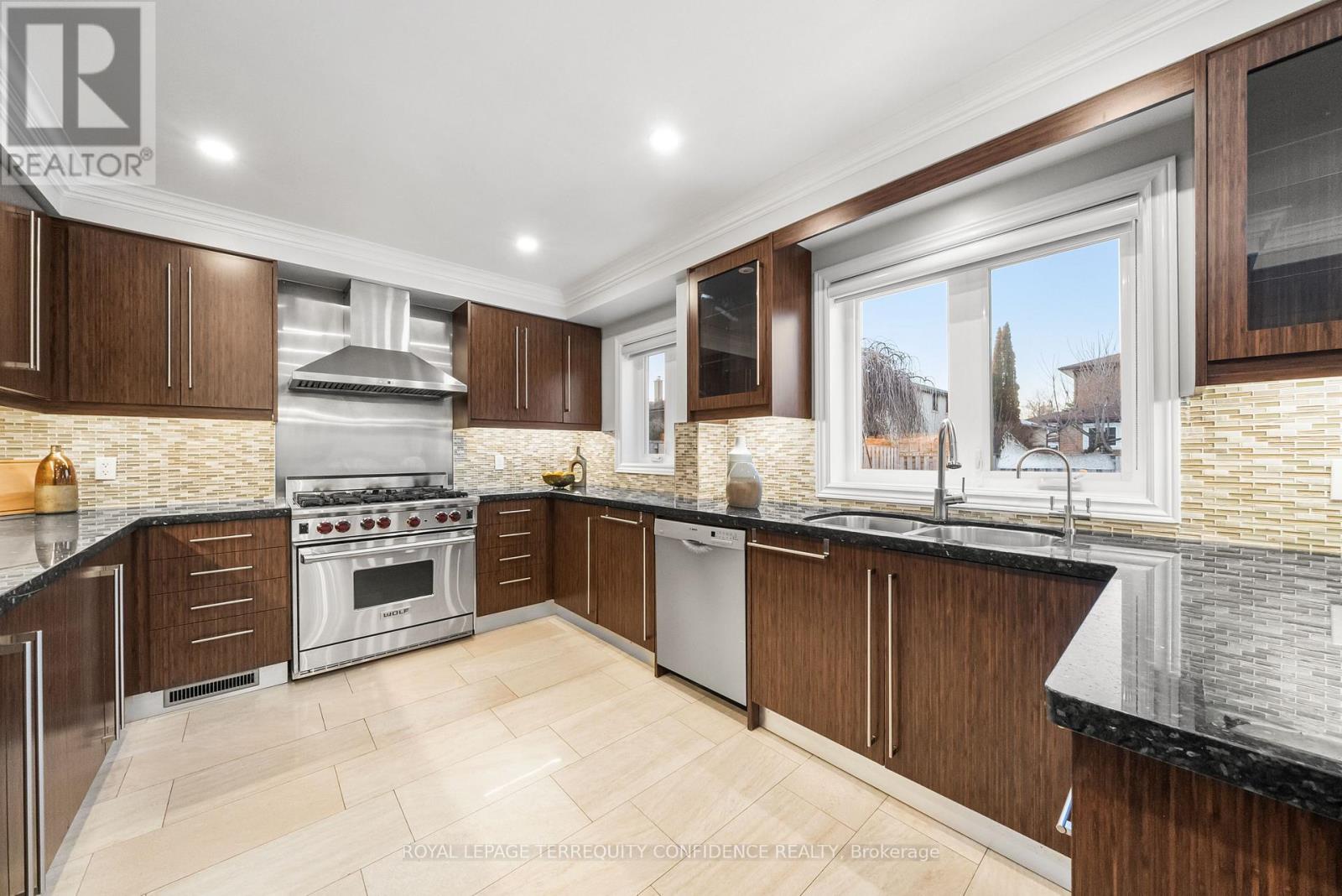 84 Bestview Drive, Toronto, Ontario  M2M 2X9 - Photo 9 - C12842864