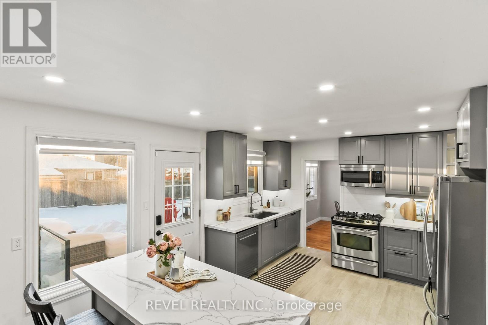 68 Applewood Crescent, Whitby, Ontario L1N 2E6 - Photo 14 - E12842782