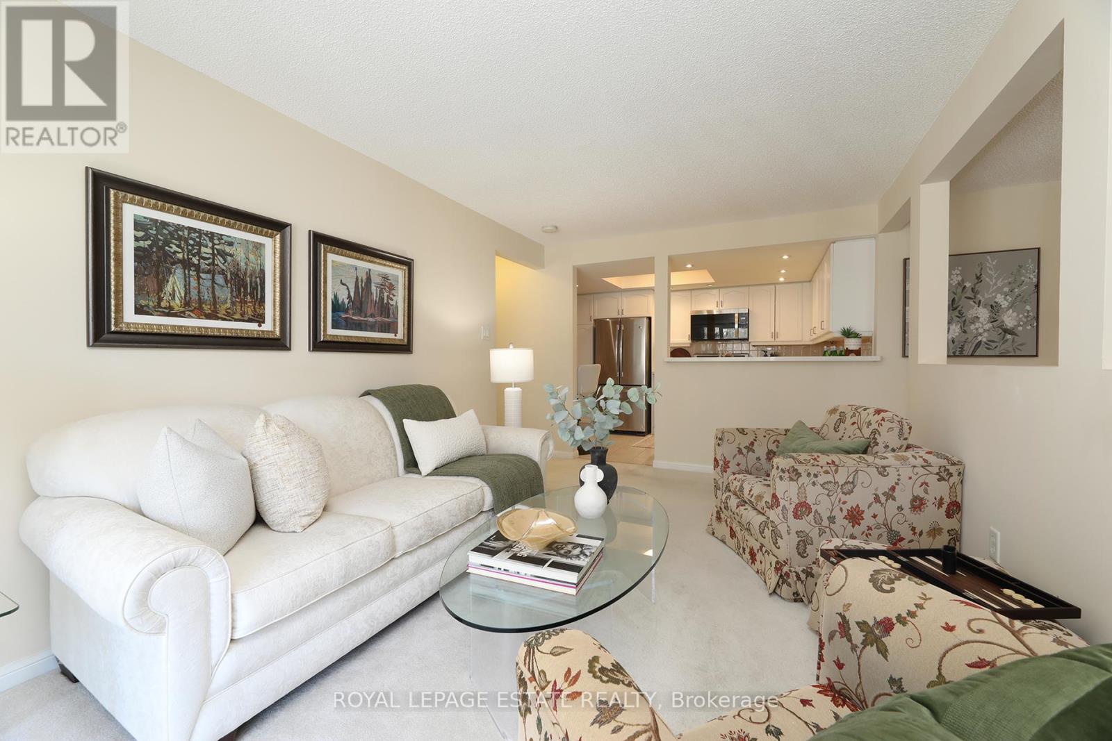 407 - 900 Bogart Mill Trail, Newmarket, Ontario  L3Y 8V5 - Photo 4 - N12842826