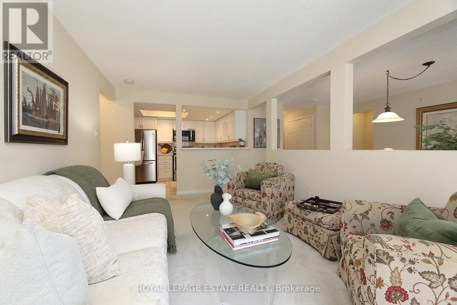 407 - 900 Bogart Mill Trail, Newmarket, Ontario  L3Y 8V5 - Photo 6 - N12842826