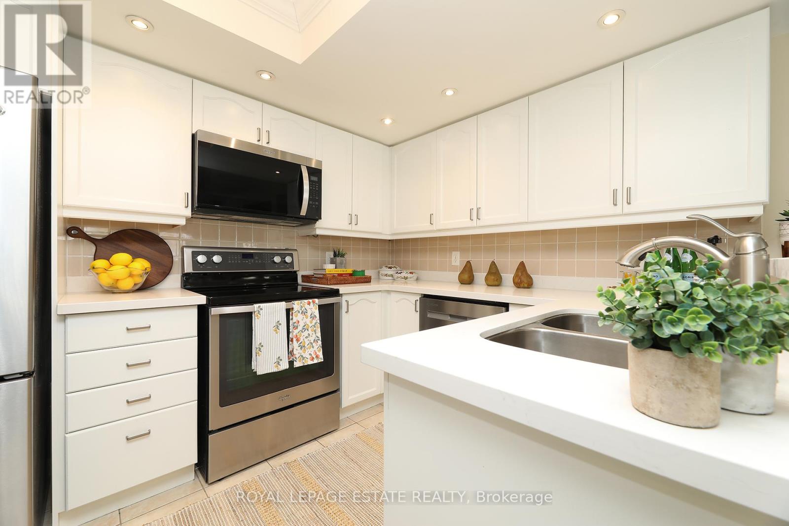 407 - 900 Bogart Mill Trail, Newmarket, Ontario  L3Y 8V5 - Photo 9 - N12842826