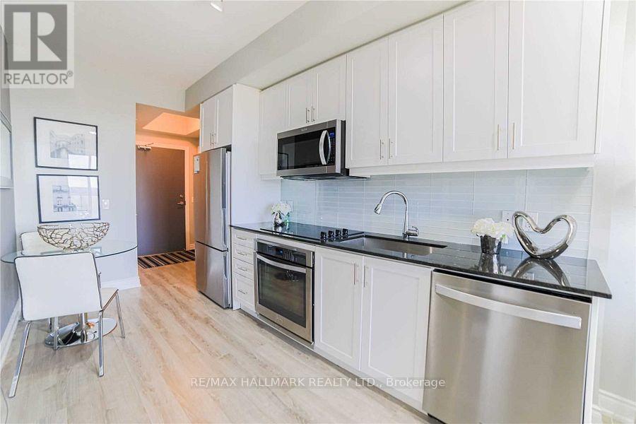 1015 - 9618 Yonge Street, Richmond Hill, Ontario  L4C 0X5 - Photo 5 - N12842862