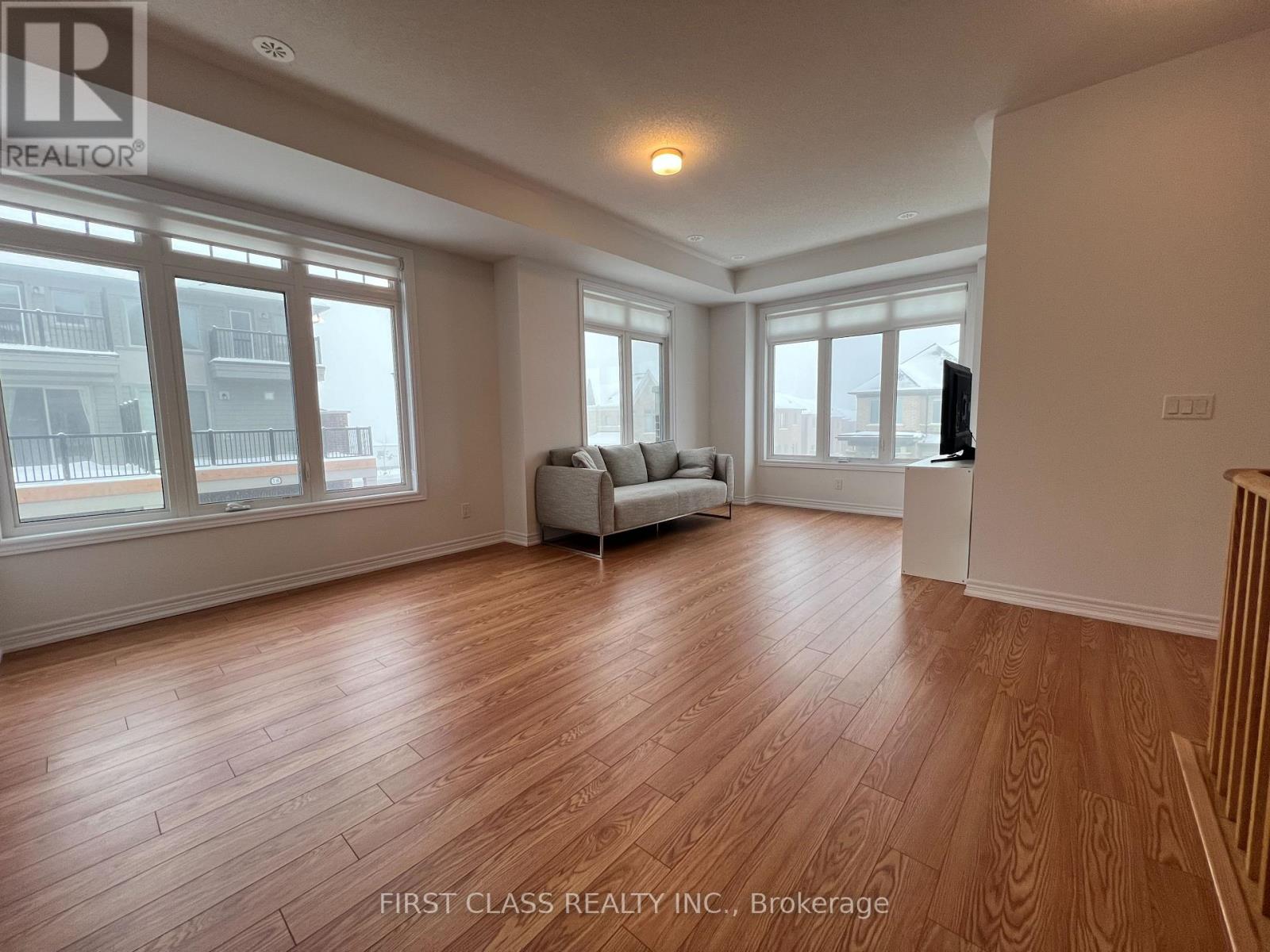 126 Lageer Drive, Whitchurch-Stouffville, Ontario  L4A 0M5 - Photo 9 - N12842904