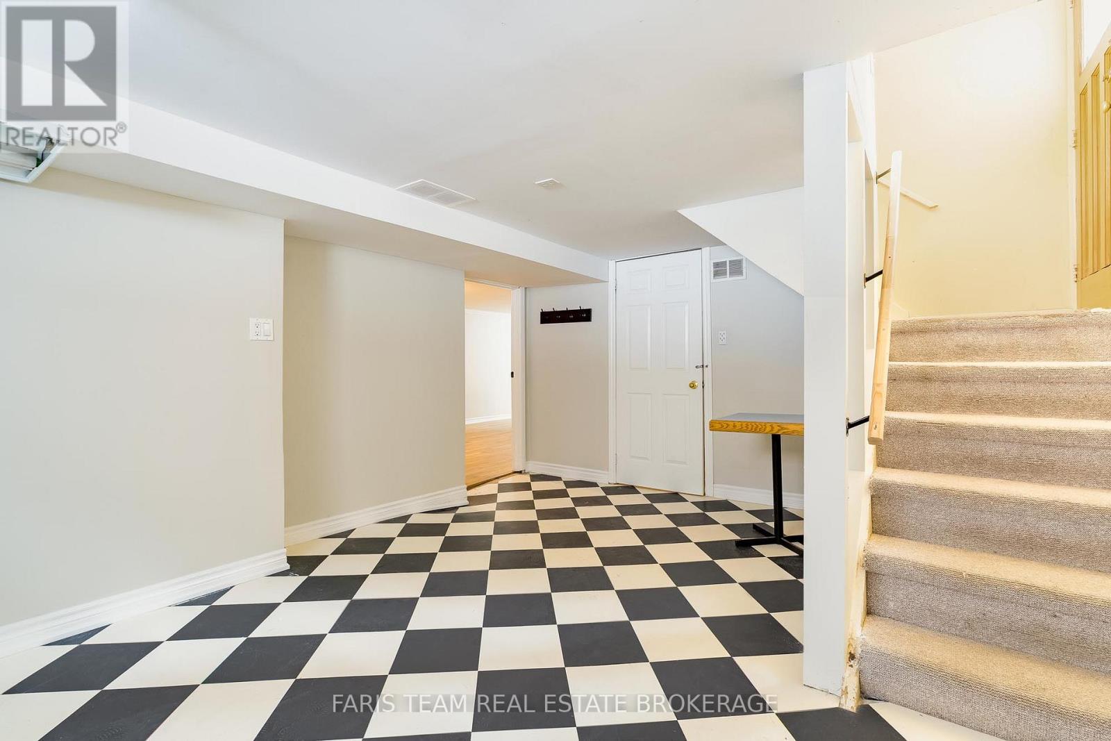 18 Newton Street, Barrie (Wellington), Ontario  L4M 3N3 - Photo 19 - S12842794