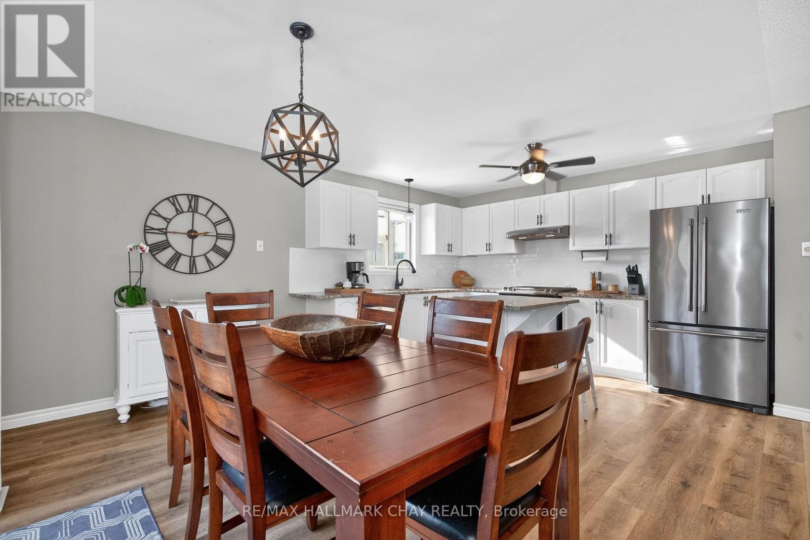 48 Marlow Circle, Springwater, Ontario  L0L 1V0 - Photo 11 - S12842906