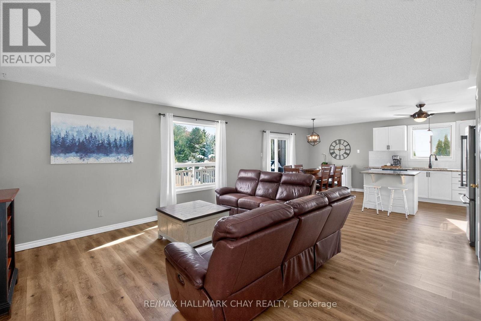 48 Marlow Circle, Springwater, Ontario  L0L 1V0 - Photo 15 - S12842906