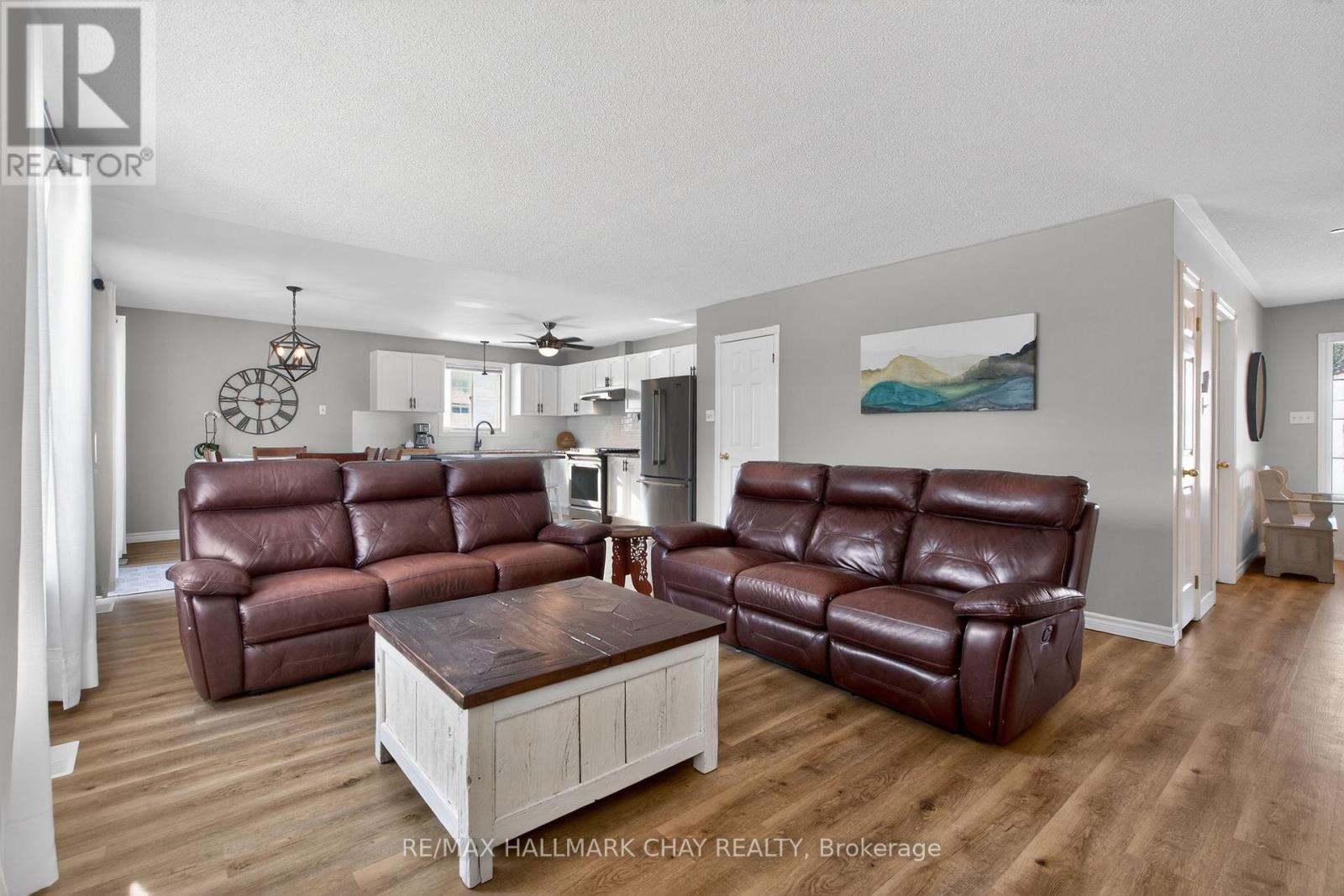 48 Marlow Circle, Springwater, Ontario  L0L 1V0 - Photo 16 - S12842906