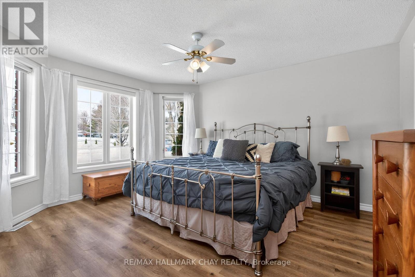 48 Marlow Circle, Springwater, Ontario  L0L 1V0 - Photo 17 - S12842906