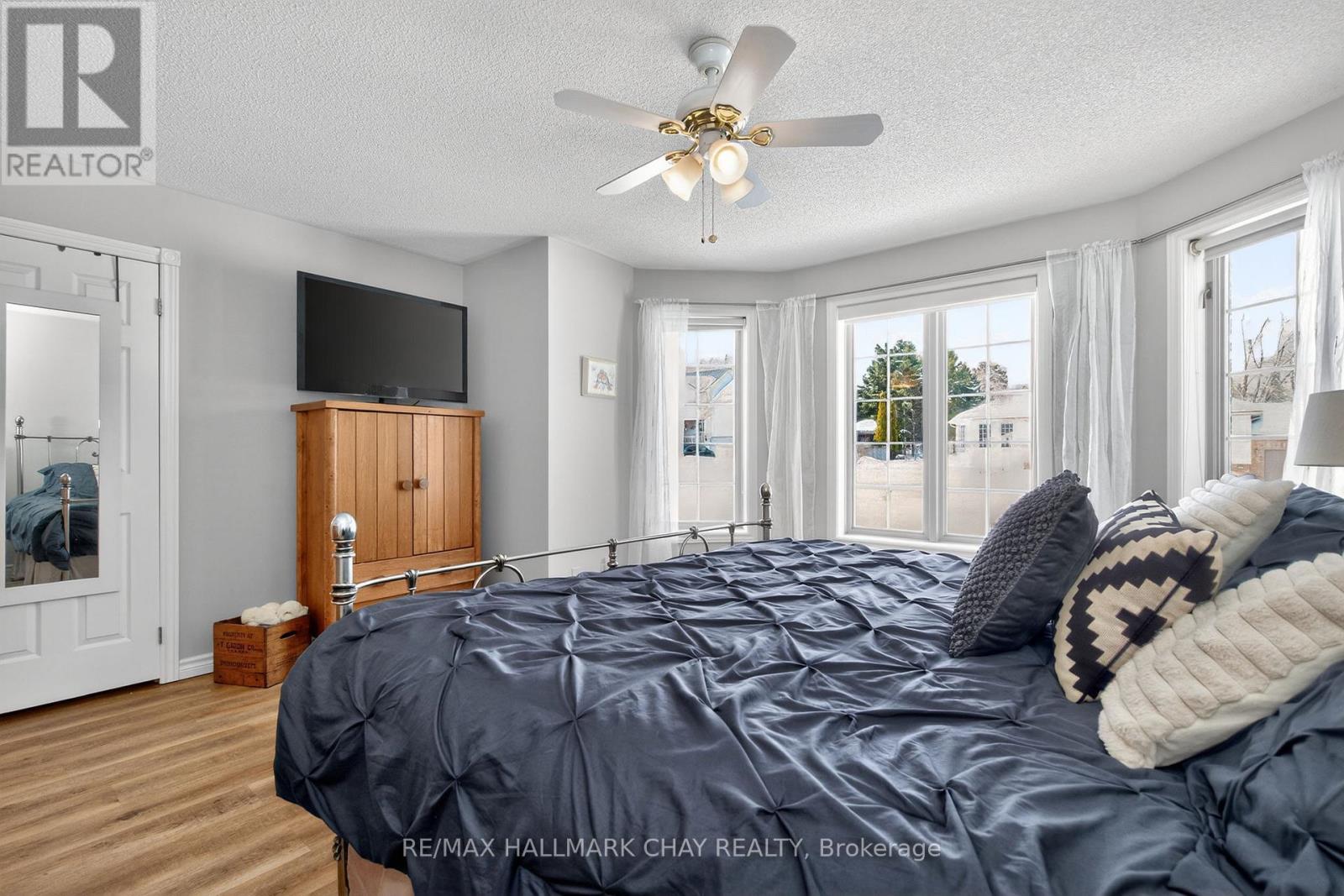 48 Marlow Circle, Springwater, Ontario  L0L 1V0 - Photo 18 - S12842906